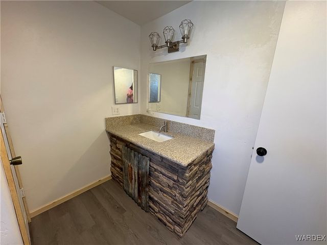 1757 S Glenbar Road, Golden Valley, AZ 86413