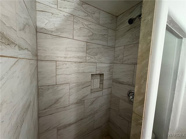 1757 S Glenbar Road, Golden Valley, AZ 86413