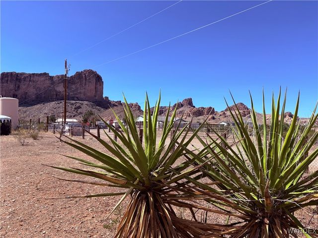 1757 S Glenbar Road, Golden Valley, AZ 86413