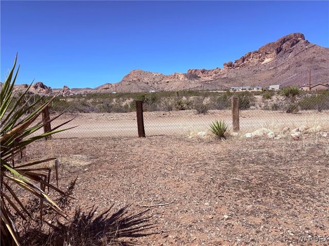 1757 S Glenbar Road, Golden Valley, AZ 86413