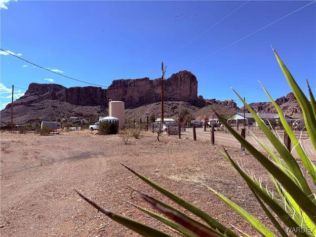 1757 S Glenbar Road, Golden Valley, AZ 86413