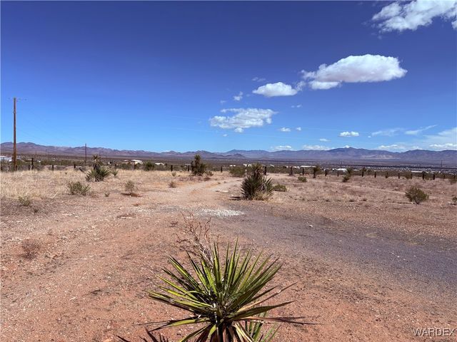 1757 S Glenbar Road, Golden Valley, AZ 86413