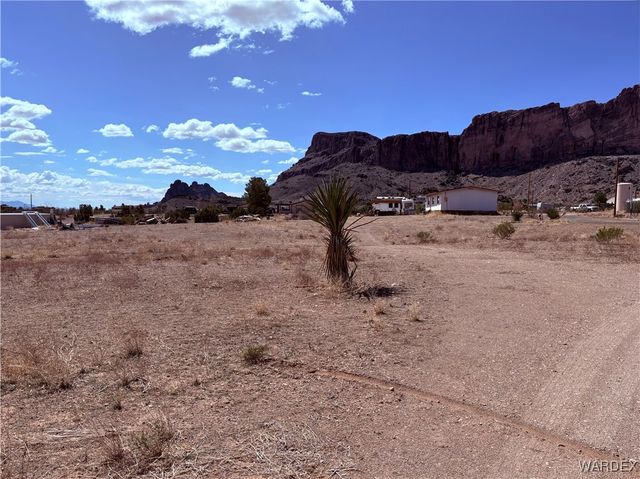 1757 S Glenbar Road, Golden Valley, AZ 86413