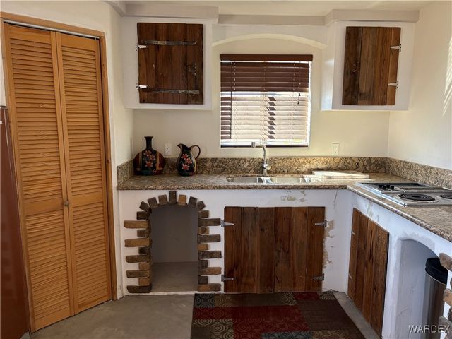 1757 S Glenbar Road, Golden Valley, AZ 86413