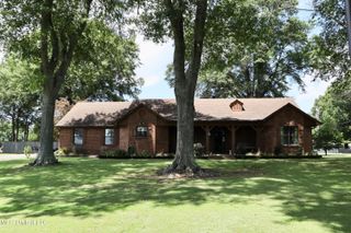 2440 E Church Road, Southaven, MS 38671
