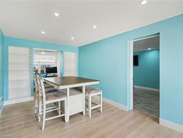 1212 Pineland AVE, Venice, FL 34285