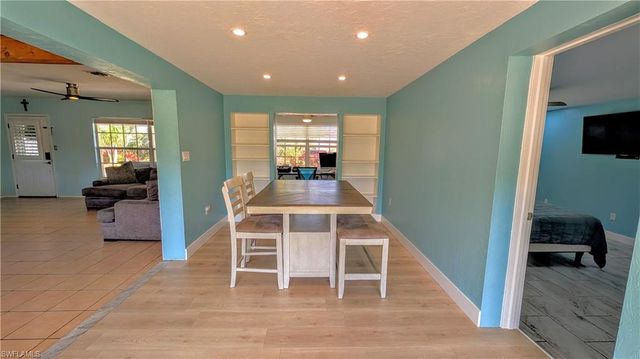 1212 Pineland AVE, Venice, FL 34285