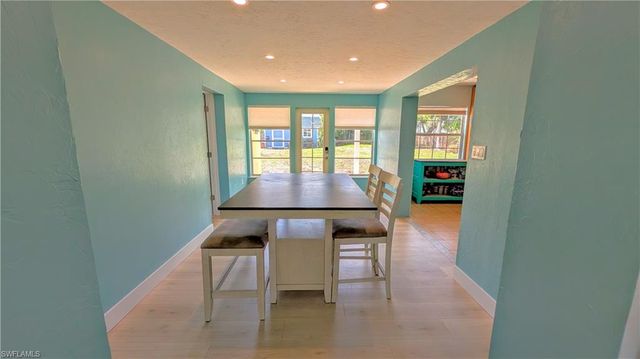 1212 Pineland AVE, Venice, FL 34285