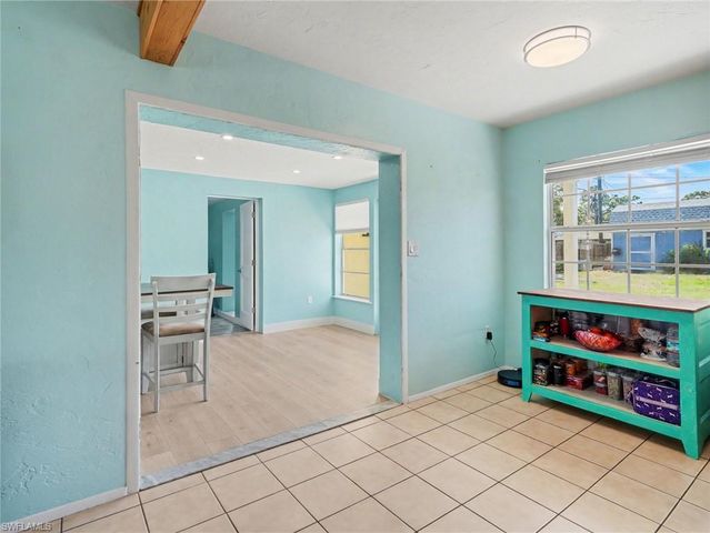 1212 Pineland AVE, Venice, FL 34285