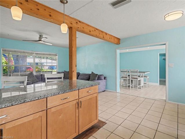 1212 Pineland AVE, Venice, FL 34285