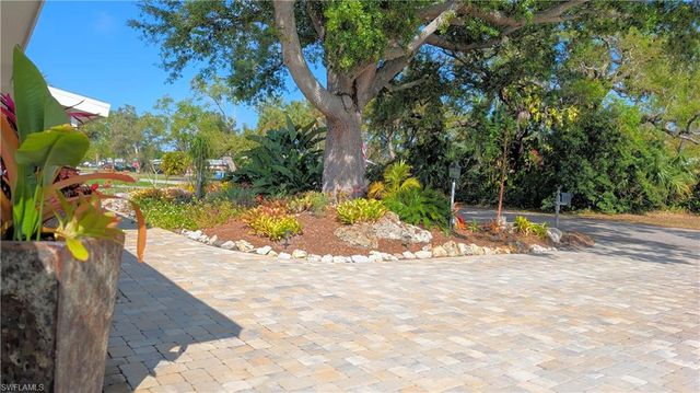 1212 Pineland AVE, Venice, FL 34285
