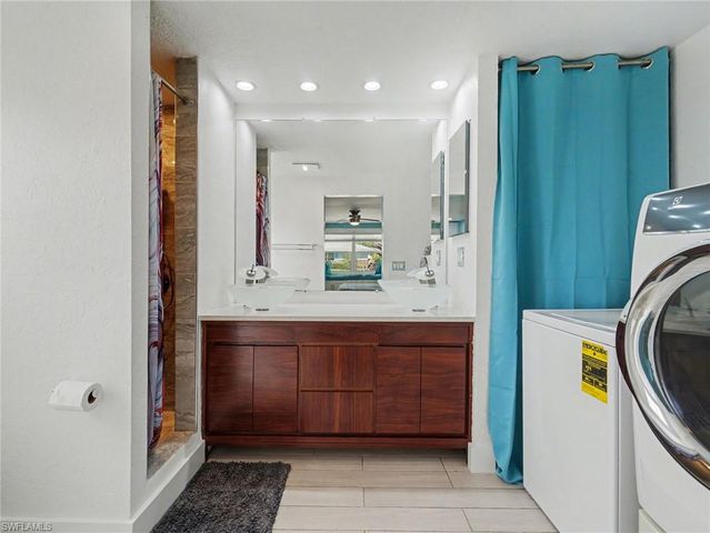 1212 Pineland AVE, Venice, FL 34285