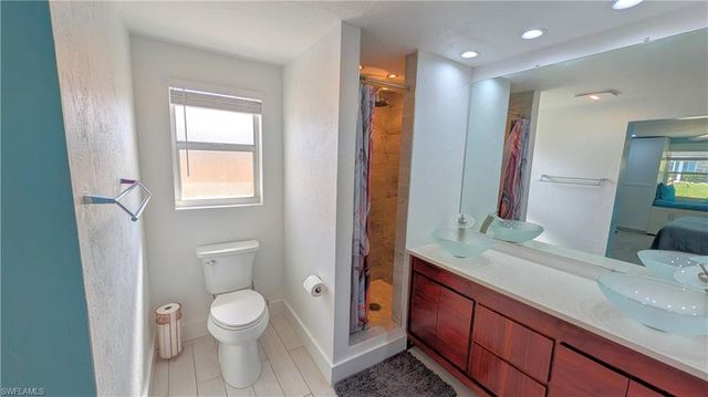 1212 Pineland AVE, Venice, FL 34285