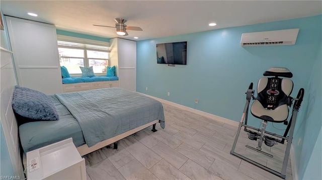 1212 Pineland AVE, Venice, FL 34285