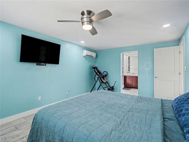 1212 Pineland AVE, Venice, FL 34285