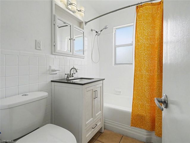 1212 Pineland AVE, Venice, FL 34285