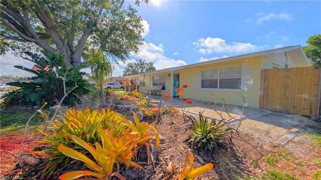 1212 Pineland AVE, Venice, FL 34285