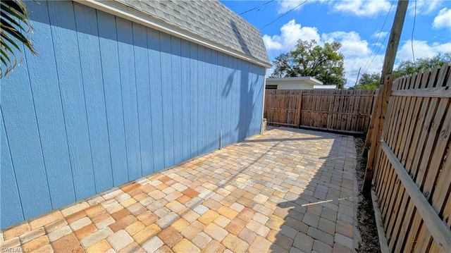 1212 Pineland AVE, Venice, FL 34285