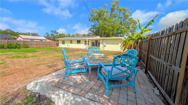 1212 Pineland AVE, Venice, FL 34285
