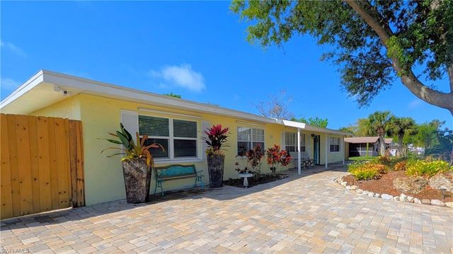 1212 Pineland AVE, Venice, FL 34285