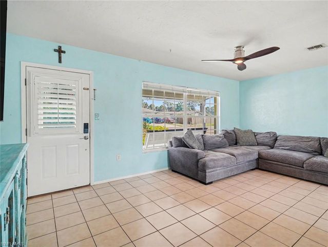 1212 Pineland AVE, Venice, FL 34285