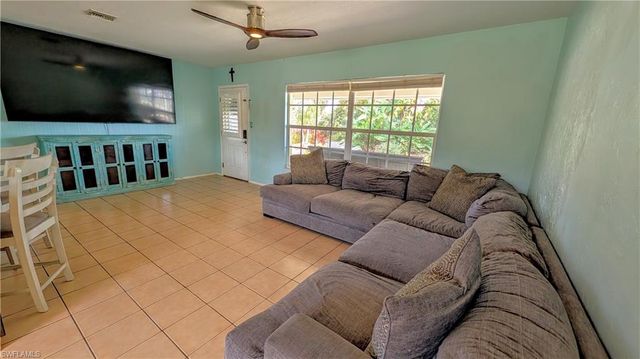 1212 Pineland AVE, Venice, FL 34285
