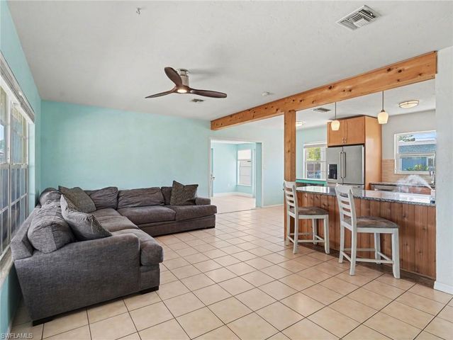 1212 Pineland AVE, Venice, FL 34285