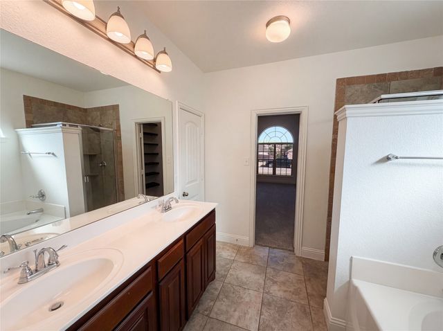 3717 Dutch Iris Lane, Forest Hill, TX 76140