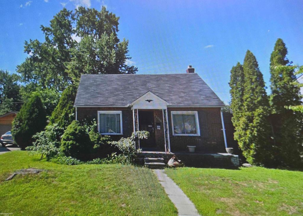 22004 Harper Lake Street, Saint Clair Shores, MI 48080