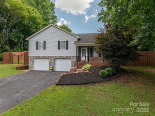 2414 22nd Street NE, Hickory, NC 28601