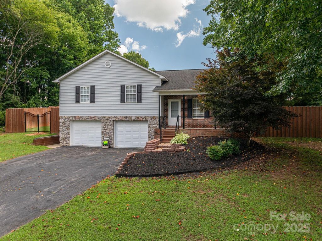 2414 22nd Street NE, Hickory, NC 28601