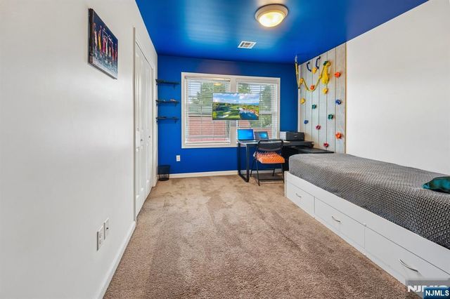 73 Forest Place, Rochelle Park, NJ 07662