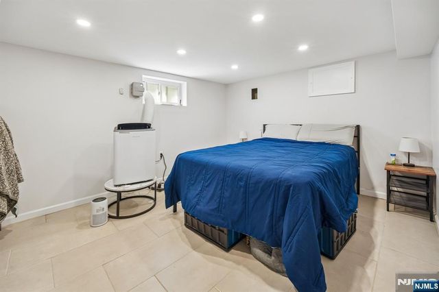 73 Forest Place, Rochelle Park, NJ 07662