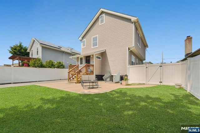 73 Forest Place, Rochelle Park, NJ 07662