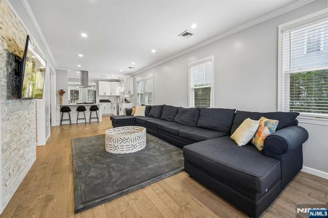 73 Forest Place, Rochelle Park, NJ 07662