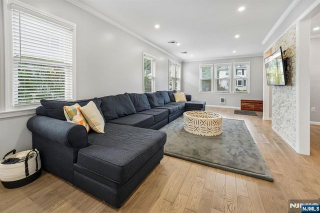 73 Forest Place, Rochelle Park, NJ 07662