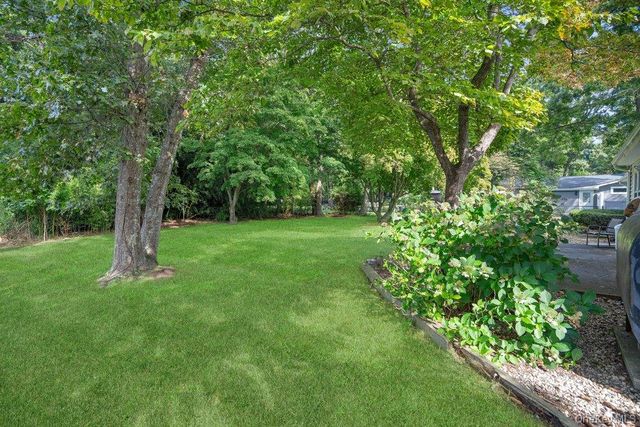 24 Blackfoot Trail, Shoreham, NY 11786