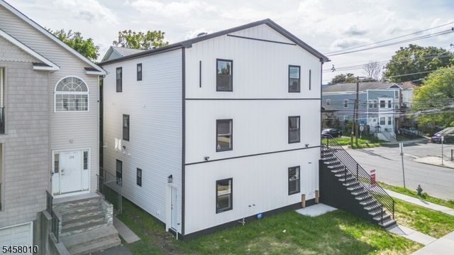 662 18th Ave, Irvington Twp., NJ 07111
