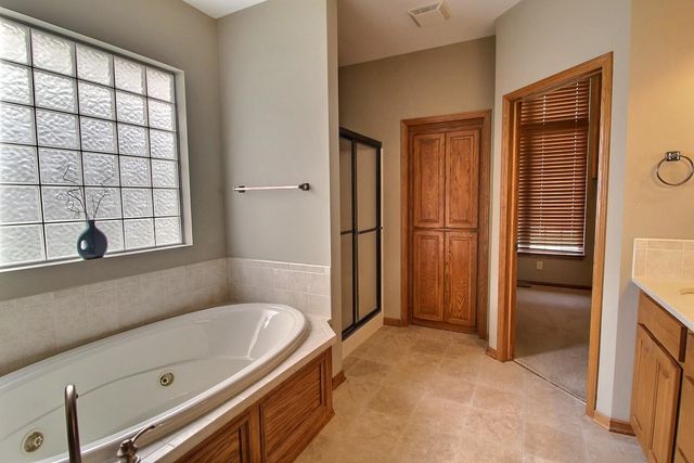 2300 N Sawgrass Circle, Derby, KS 67037