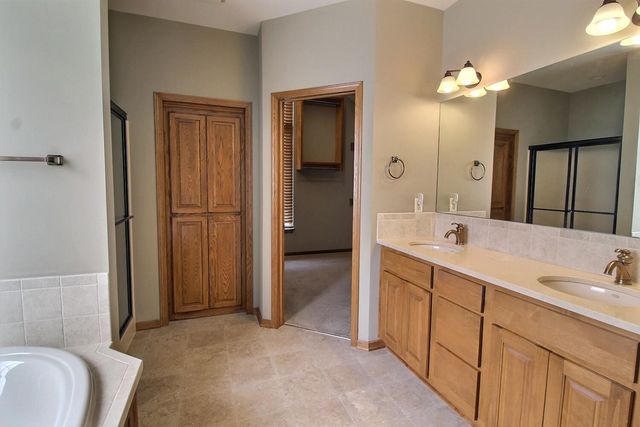 2300 N Sawgrass Circle, Derby, KS 67037