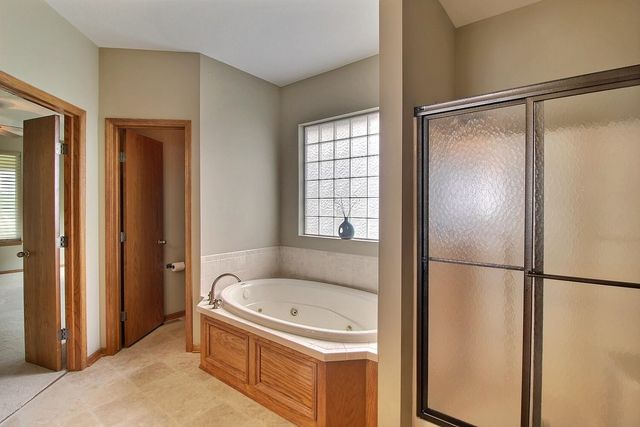 2300 N Sawgrass Circle, Derby, KS 67037