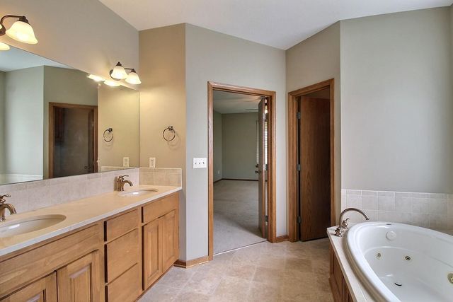 2300 N Sawgrass Circle, Derby, KS 67037