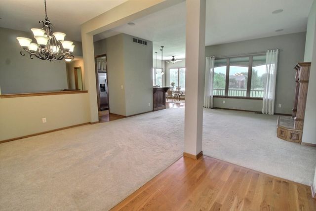 2300 N Sawgrass Circle, Derby, KS 67037