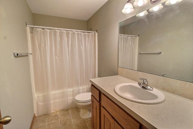 2300 N Sawgrass Circle, Derby, KS 67037