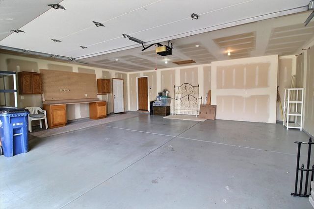 2300 N Sawgrass Circle, Derby, KS 67037