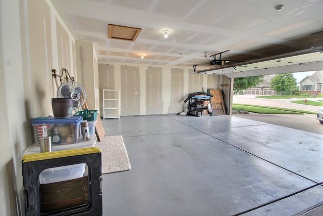 2300 N Sawgrass Circle, Derby, KS 67037