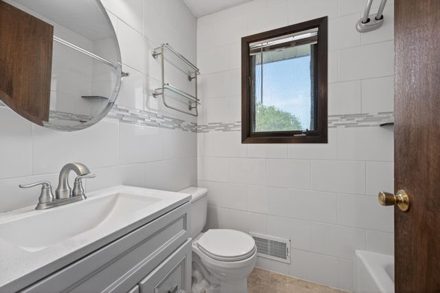 479 Jessamine Avenue E, Saint Paul, MN 55130