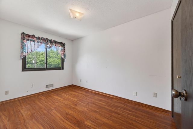 479 Jessamine Avenue E, Saint Paul, MN 55130