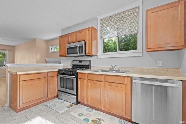 737 S 33rd Street, South Bend, IN 46615