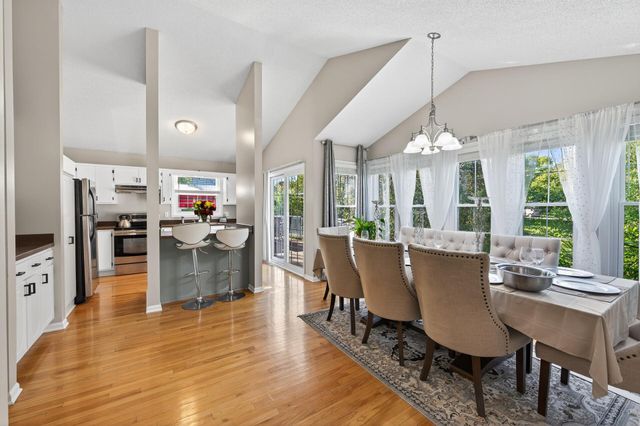 2084 Parkview Lane, Woodbury, MN 55125